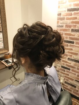 エル(elle) 首元すっきり中間アップ