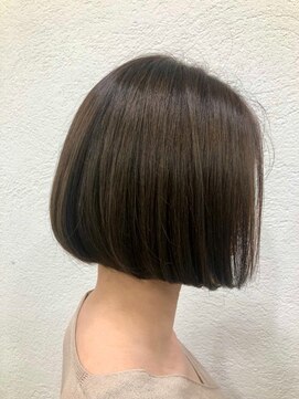 ビューティーセラーバイハリウッド(BEAUTY CELLAR BY HOLLYWOOD) 30代40代50代大人女性の可愛い前下がりミニボブ　顎ラインボブ