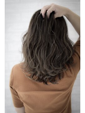 ジーナ 船橋(Zina) 小顔セミウェットウェーブピンクベージュハイライトカラー