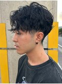 センターパートツイストスパイラルパーマメンズ波巻きパーマ