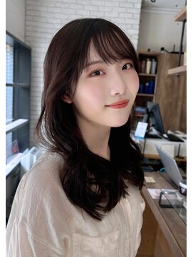 メゾンドムニ 恵比寿(Maison de MUNi) 外ハネ前髪ありセンターパートくびれ韓国風大人レイヤーカット