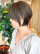 アンドファイン ヘアビューティー(&Fine hair beauty) ショートボブ×白髪ぼかしハイライト