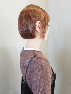 まろやかブラウンベージュの大人ショートボブ