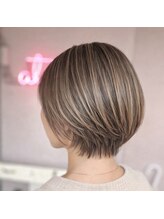 アットティー 金沢文庫(at tee...) 丸みショート/白髪ぼかしハイライト/40代/50代/60代/金沢文庫