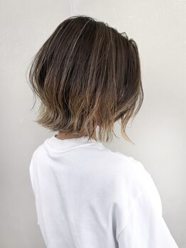 ディー(DEE)の写真/ダメージレスな艶感・透明感カラーは当店にお任せ！ハイライト・グラデーションで理想の髪色へ◎