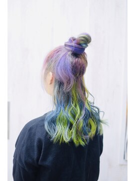 ホワイト 梅田(white) ◆絶対的個性派ё孔雀カラー