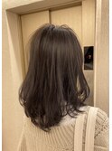 プラチナ暗グレージュ＿くびれミディイヤリングカラー