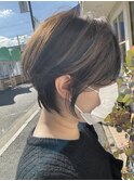 耳かけ小顔ショート/ひし形/フォギーベージュ/ハイライト