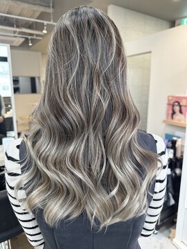 リア 布施店(Lia) バレイヤージュカラー