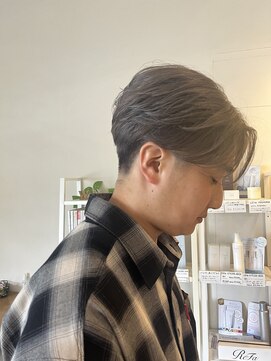 ヘアデザイン ジル(Jill) アッシュグレー/センターパート