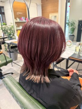 シャルムバイルーチェココ(CHARME by Lu'ce coco) 深みレッドの大人ウルフ × 裾ハイトーンデザインカラー