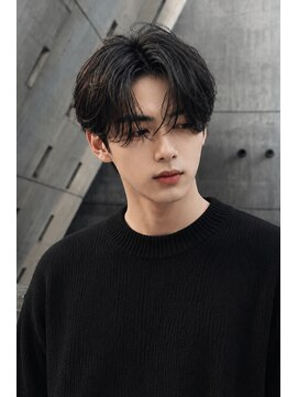 ベル 新宿(Belle) men'shair/センターパート/ツーブロック/シャドウパーマ/新宿駅