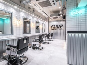 グリップ 池袋店(GRIP)の写真/[池袋]大型店が苦手な方も安心!4席のみの落ち着いた空間で、髪の悩みをじっくり相談できるメンズ専門サロン