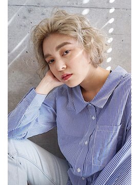 ファム(FAM) くせ毛風フラッフィーボブ