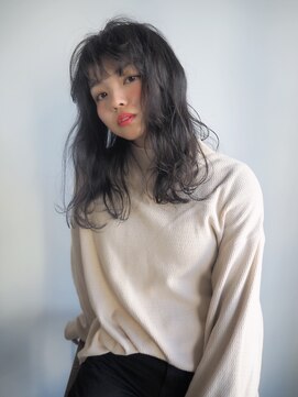 シー.(SHE.) スモーキーグレージュ