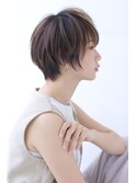 ことりベージュネイビーカラー毛先パーマ小顔ワンサイドショート