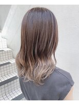 モルニ(MORNI)&nbsp;グラデーションカラー_マロンベージュ Aラインボブ かきあげ