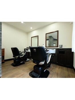 【京成立石駅・北2出口・徒歩5分】指名客多数の実力派理容師が、丁寧な施術であなたの魅力を引き出します。