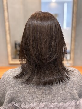 クマプラス(KUMA+) ミディアム外ハネヘア