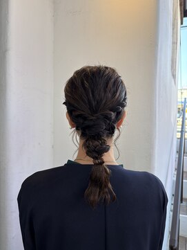 レゴリスヘアークリエイティブブランド(Regolith hair creative brand) ヘアセット/編みおろしスタイル/ロングアレンジ.