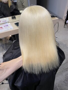 リア 布施店(Lia) ブロンドヘアー
