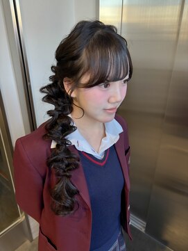 ディティカ サウ(Dityca sow) 卒業式ヘアセット サイド編み下ろし