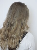 ジェンヌ(Sienne)&nbsp;ハイトーンが美しい外国人風ミルクティーベージュカラー/60代