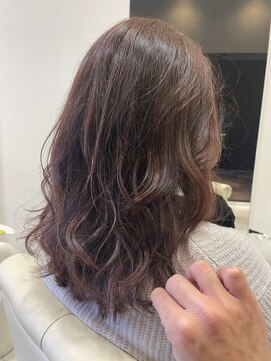 サローネデ アグスティナ バイ サンバンチ(salones de agustina by sanbanchi) ピンクベージュ/ウェットヘアー