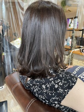 アミナ(AmiNA) ラベンダーアッシュ×外ハネ