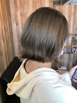 アルム(hair salon Alum) 『 切りっぱなしボブ風☆パツっとボブ ブリーチありベージュ 』