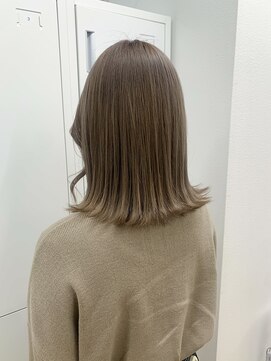 シーラス(cirrus) 【akari担当】ペールシルバー20代/30代/40代/50代