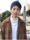 スーツ短髪ツーブロック束感モテる黒髪シークレットパーマ流行