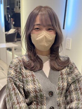 ケリーアン 太田(kelly.un) 顔まわりレイヤー / ウルフカット / シアーグレージュ / 群馬