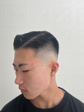 グッドキッド(GOODKID) フェードスタイル　サイドパート