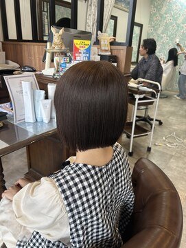 ハグヴィアン(HUG BIEN) 暗髪×ぱつっとボブ