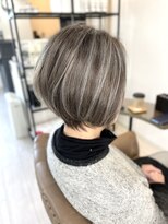 オルネア(Ornea)&nbsp;前下がりショート×シルバーグレージュハイライト【対馬】