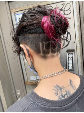 ビンゴ 高松店(BINGO) 822黒髪インナーピンク刈り上げバリカンアートマンバンヘア