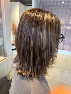 ギネス(Giness) 【大人ハイライト】立体感ミディアムボブ