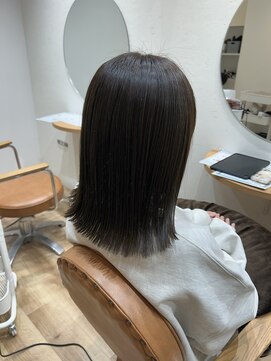 ぱつっとロング bob×オリーブカラー