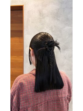 モスト ブリヤン(MOST BURYAN) カチモリハーフアップ