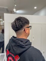 ロッカ(ROCCA)&nbsp;黒髪スキンフェード×アップバングショート