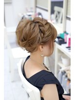 リサ 恵比寿(risa.)&nbsp;ショートでできる編み込みカールアップ