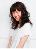 アッシュ系カラーのセミロング
