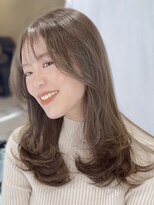 ティア(Tia.)&nbsp;（レイヤーカット/韓国ヘア/前髪/縮毛矯正/小顔/ベージュ）