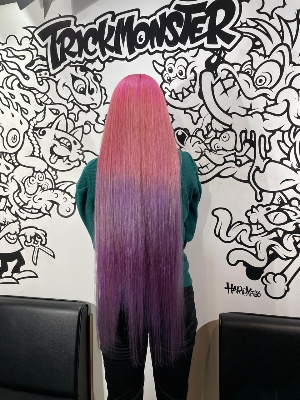 派手髪】スーパーロング ピンクから紫のグラデーション：L179937962