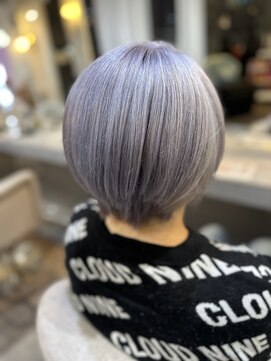 ラビス 浦和(Lovis) グレーベージュ/レイヤーロング/アッシュカラー/前髪パーマ/浦和