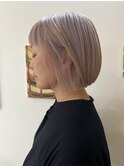 やわらか～いホワイティベージュの切りっぱなしボブ