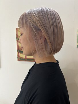 ハーティー(HEARTY) やわらか～いホワイティベージュの切りっぱなしボブ