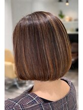 【白髪を活かして、軽やかな印象へ】