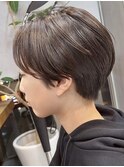 横浜西口イルミナカラーハンサムショートウルフベージュアッシュ